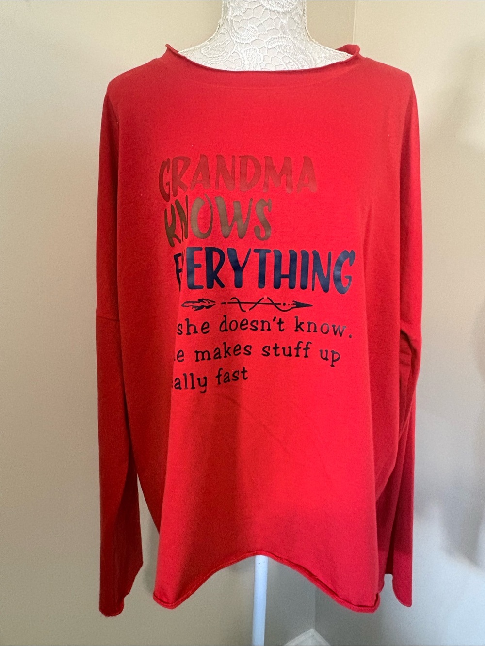 LILICLOTH NWOT Grandma Knows Everything Graphic Long Sleeve Top XXXL Red